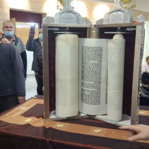 הכנסת ספר תורה לבית הכנסת במכללת שאנן