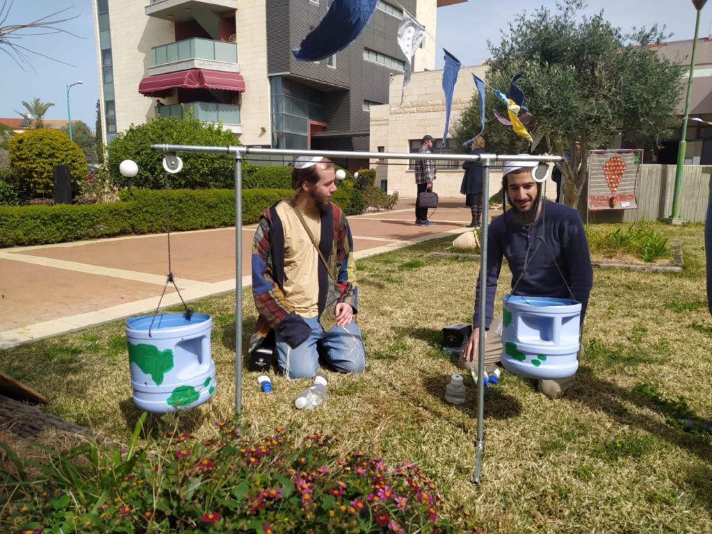 סטודנטים בפעילות במסגרת פתיחת הקמפוס הירוק תשפ"ב