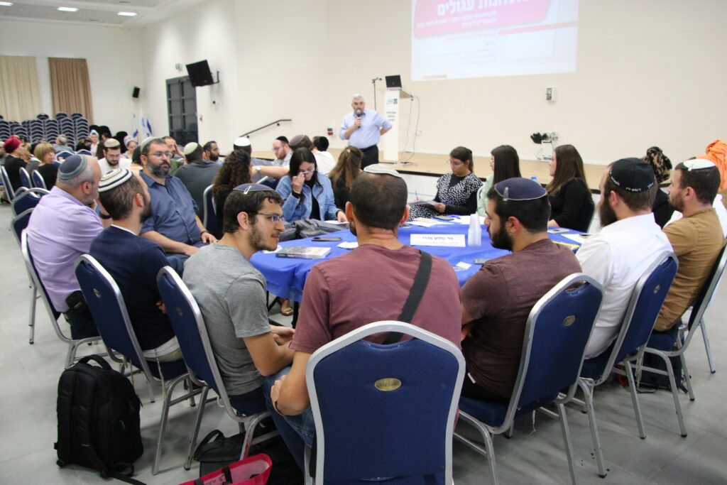 סטודנטים לומדים יחד בכנס סטאז' תשפ"ג